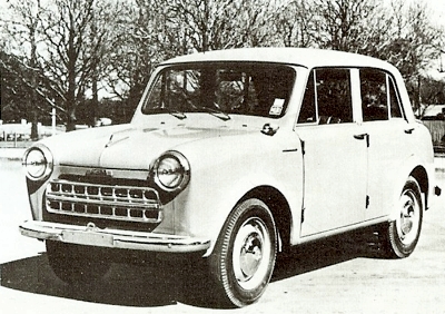 Один из первых седанов Datsun 113-ой серии, поставленных на экспорт Один из первых седанов Datsun 113-ой серии, поставленных на экспорт