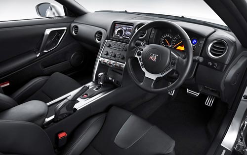 Интерьер Nissan GT-R